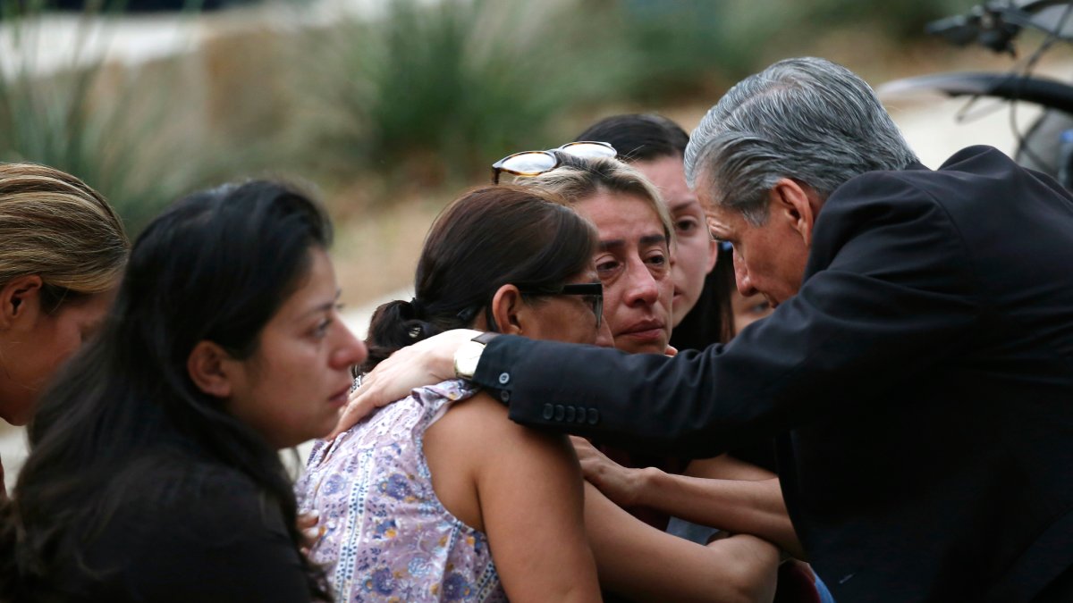 'Profound Grief': 19 Children, 2 Teachers Dead in Texas School Shooting – NBC4 Washington - Vimarsana News