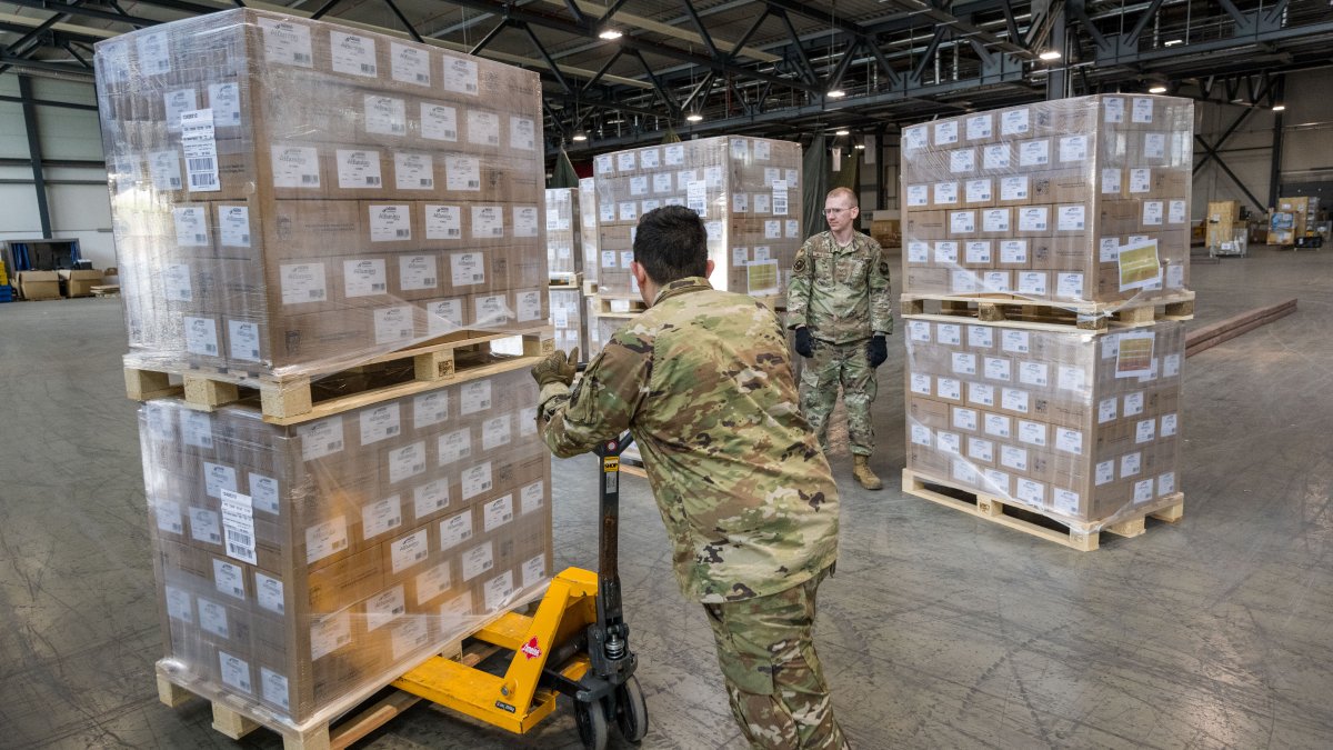 78,000 Pounds of Infant Formula Arrives in US - Vimarsana News