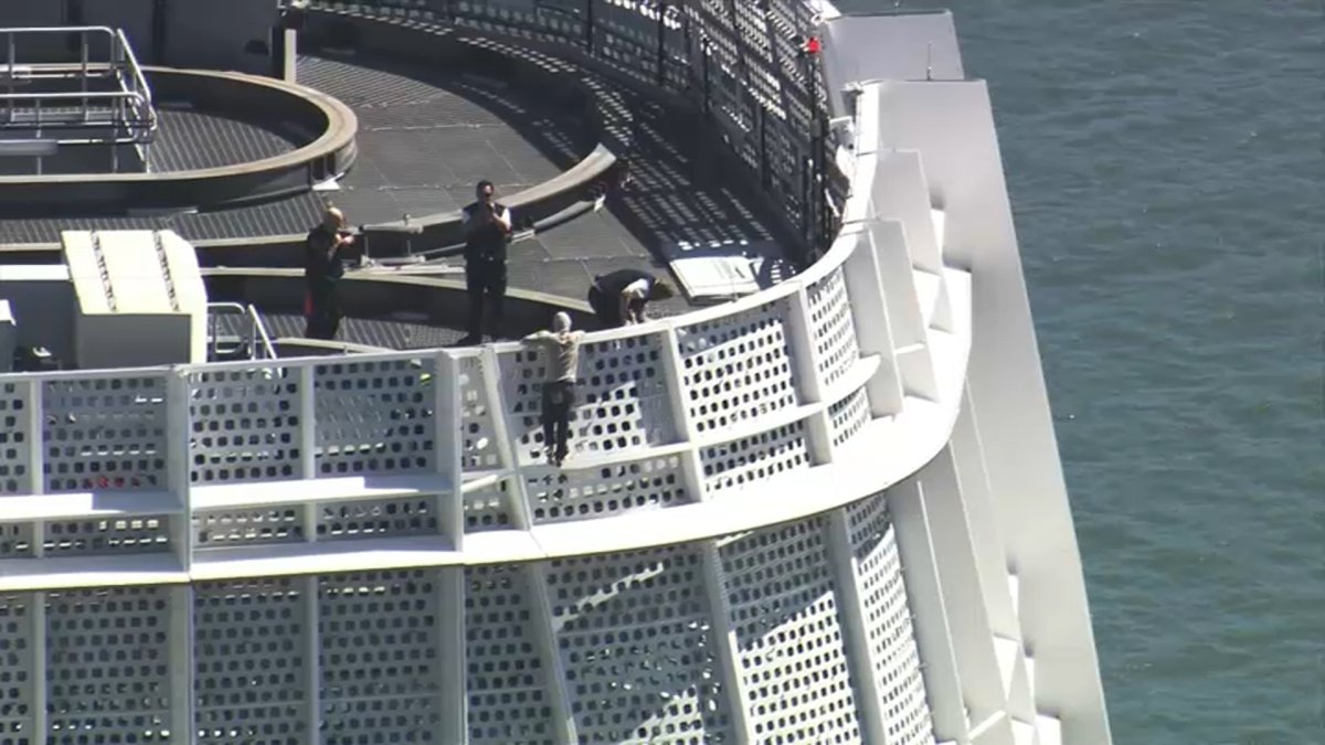 Person Climbs Salesforce Tower in San Francisco – NBC4 Washington - Vimarsana News