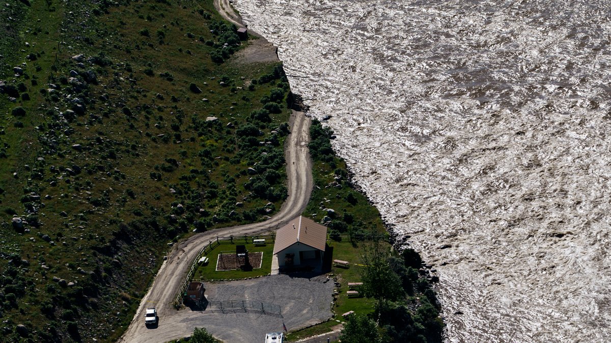 Yellowstone Flood Causes Gateway Towns to Become Dead Ends – NBC4 Washington - Vimarsana News