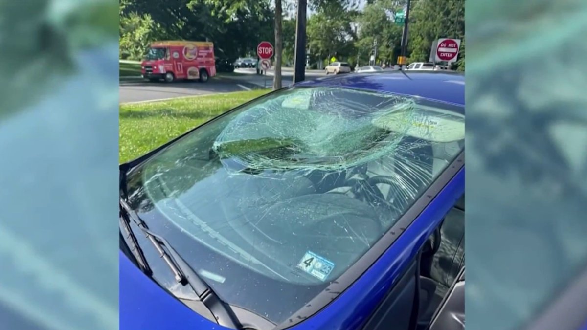 Woman's Windshield Smashed at Red Light in Tenleytown – NBC4 Washington - Vimarsana News
