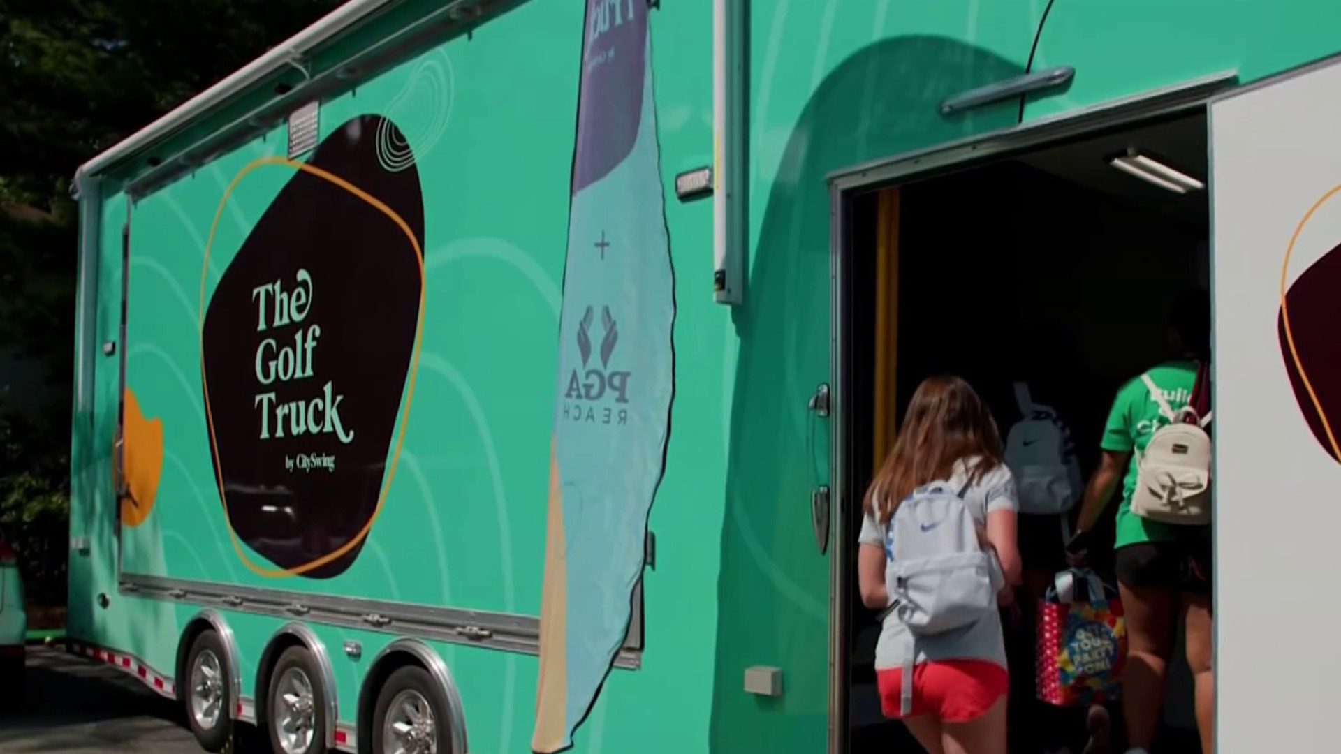 City Swings Golf Truck Brings Lessons to the Community pic
