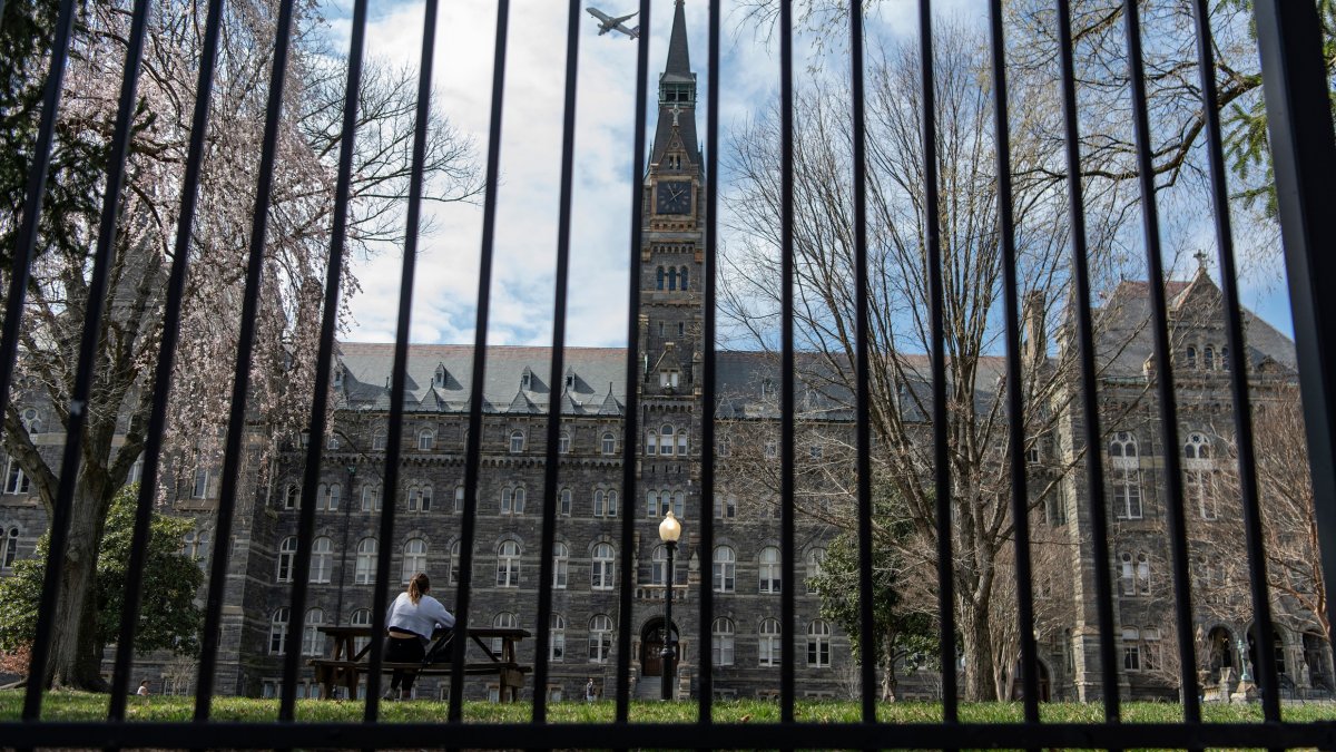 Ex-Georgetown Coach Gets 2 1/2 Years in Bribery Scandal - Vimarsana News