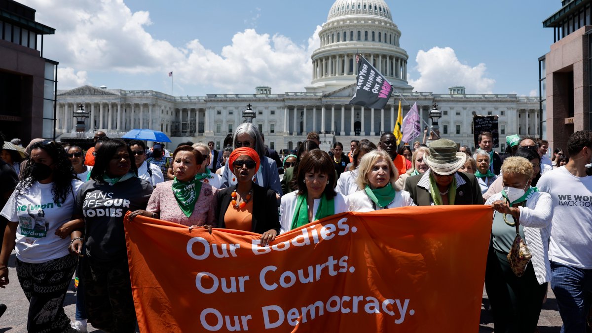 17 Democratic Members Of Congress Arrested During DC Abortion Rights ...