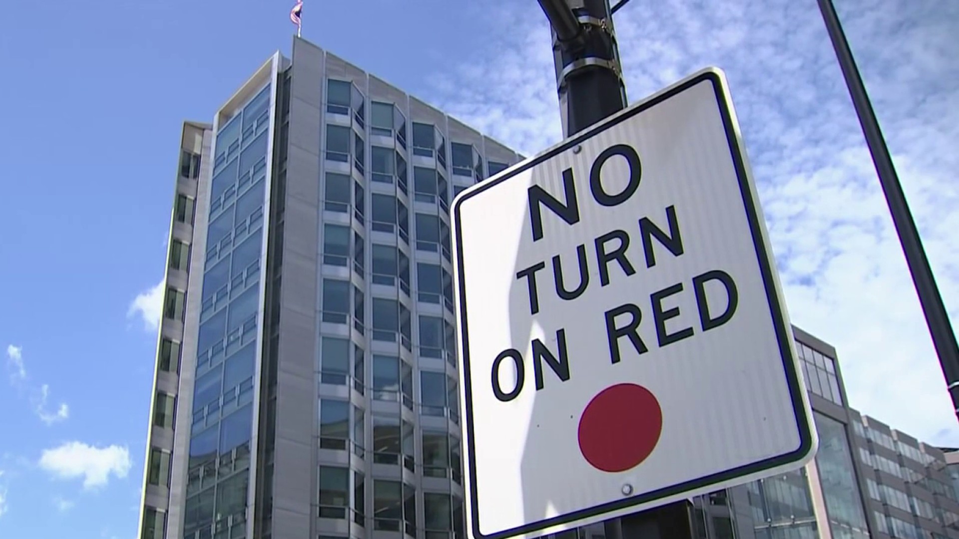 DC Council Votes To Ban Right Turns At Most Red Lights – NBC4 Washington