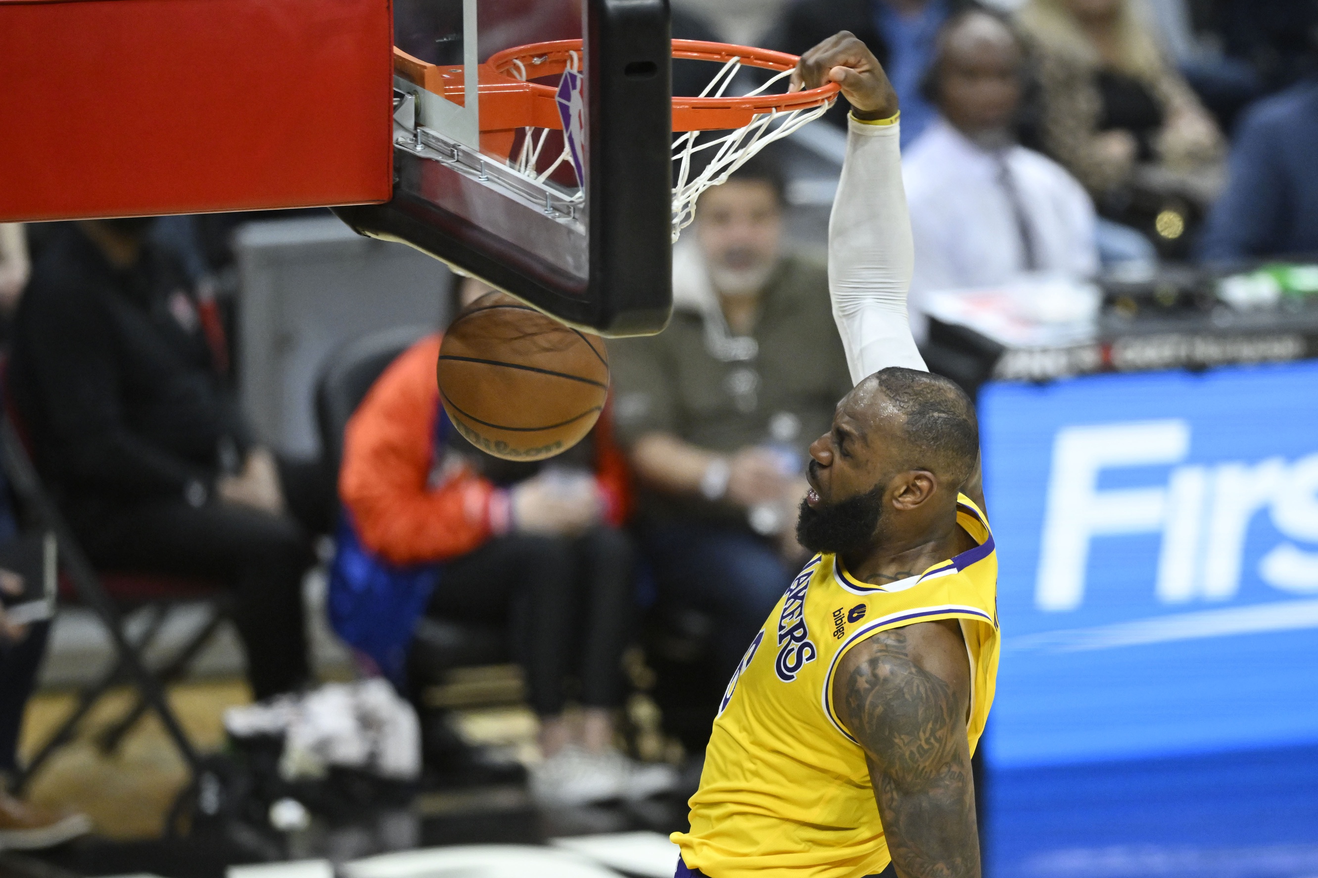 Watch LeBron James, Sons Throw Down Epic Dunks in Lakers Practice Facility
