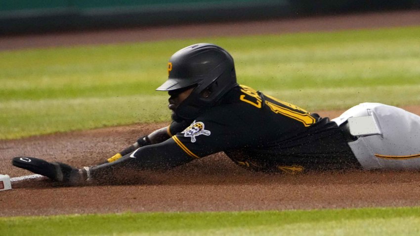 Watch Pirates' Ke'Bryan Hayes eat mid-play snack as run scores