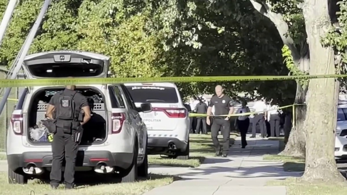 DC Police Still Searching for Murder Suspect Who Fired at Officers ...