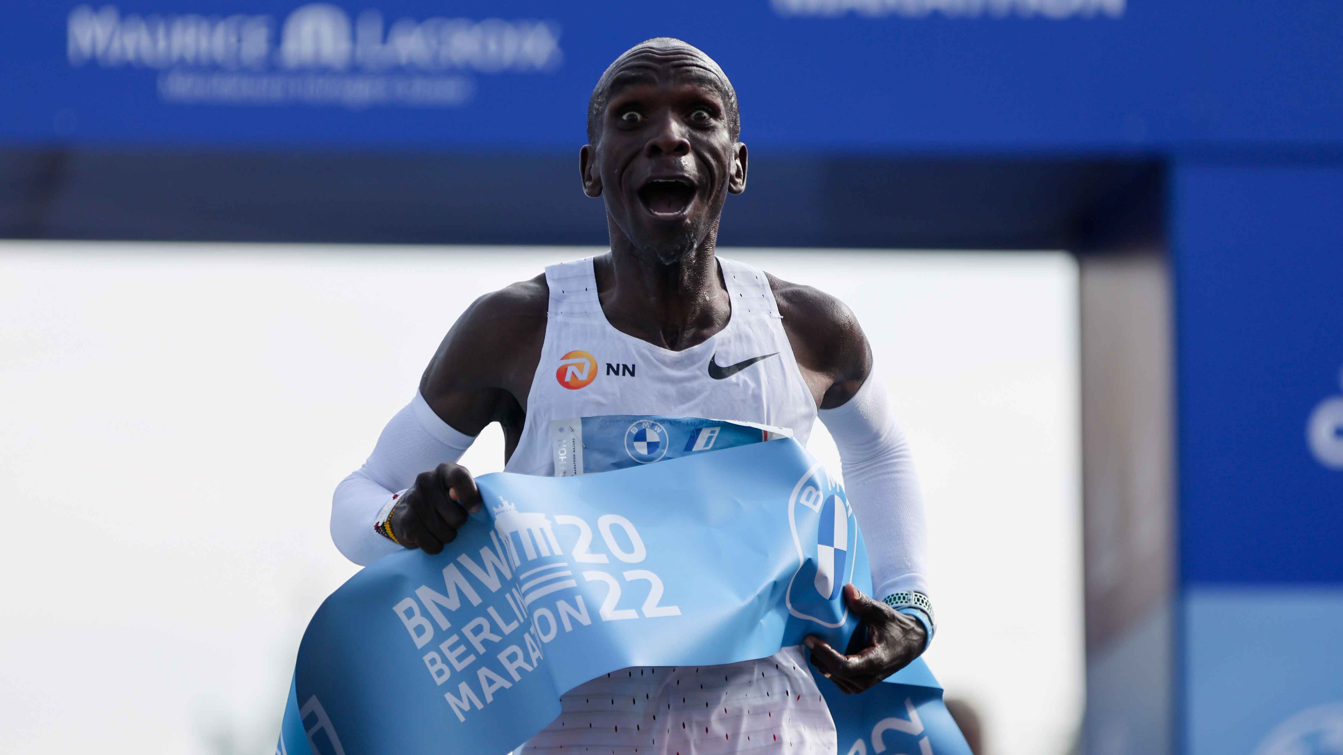 Kenya's Eliud Kipchoge Sets World Record in Berlin Marathon