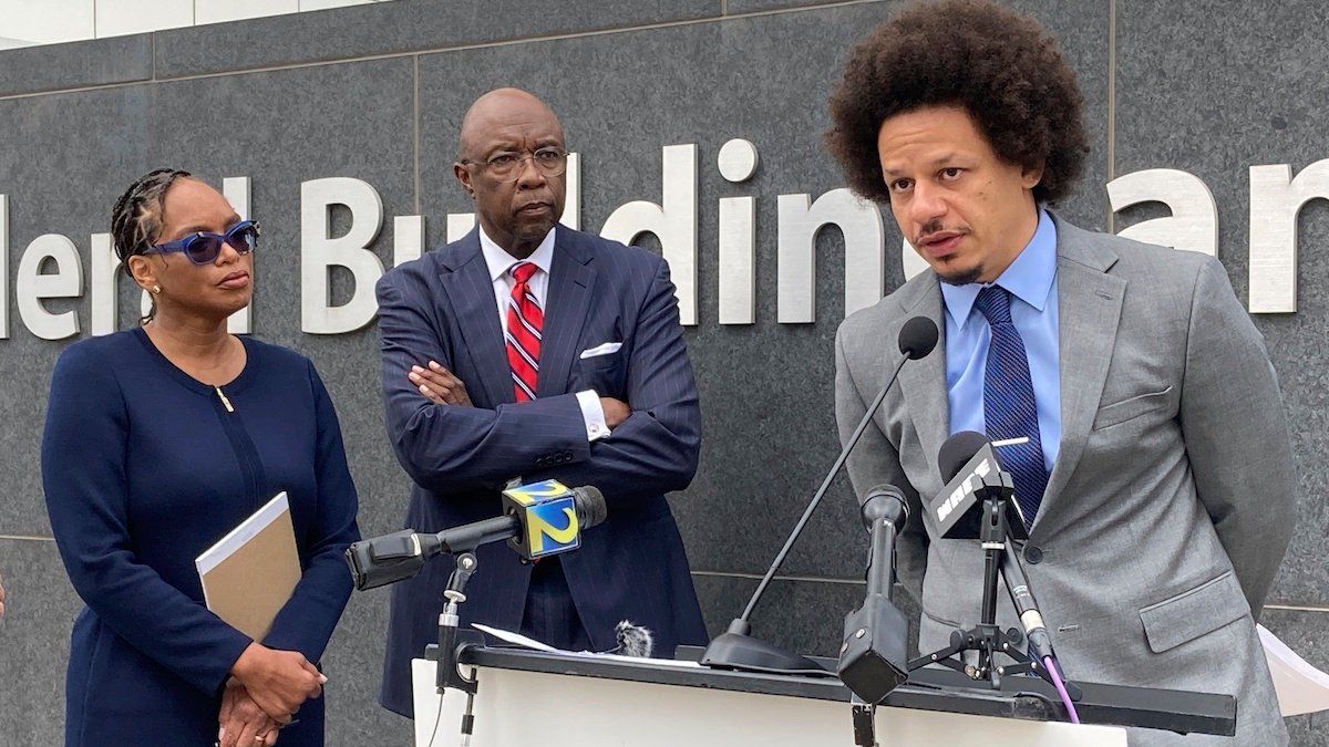 Eric André, Clayton English Sue Clayton Police Over Drug Search at Atlanta Airport – NBC4 Washington - Vimarsana News