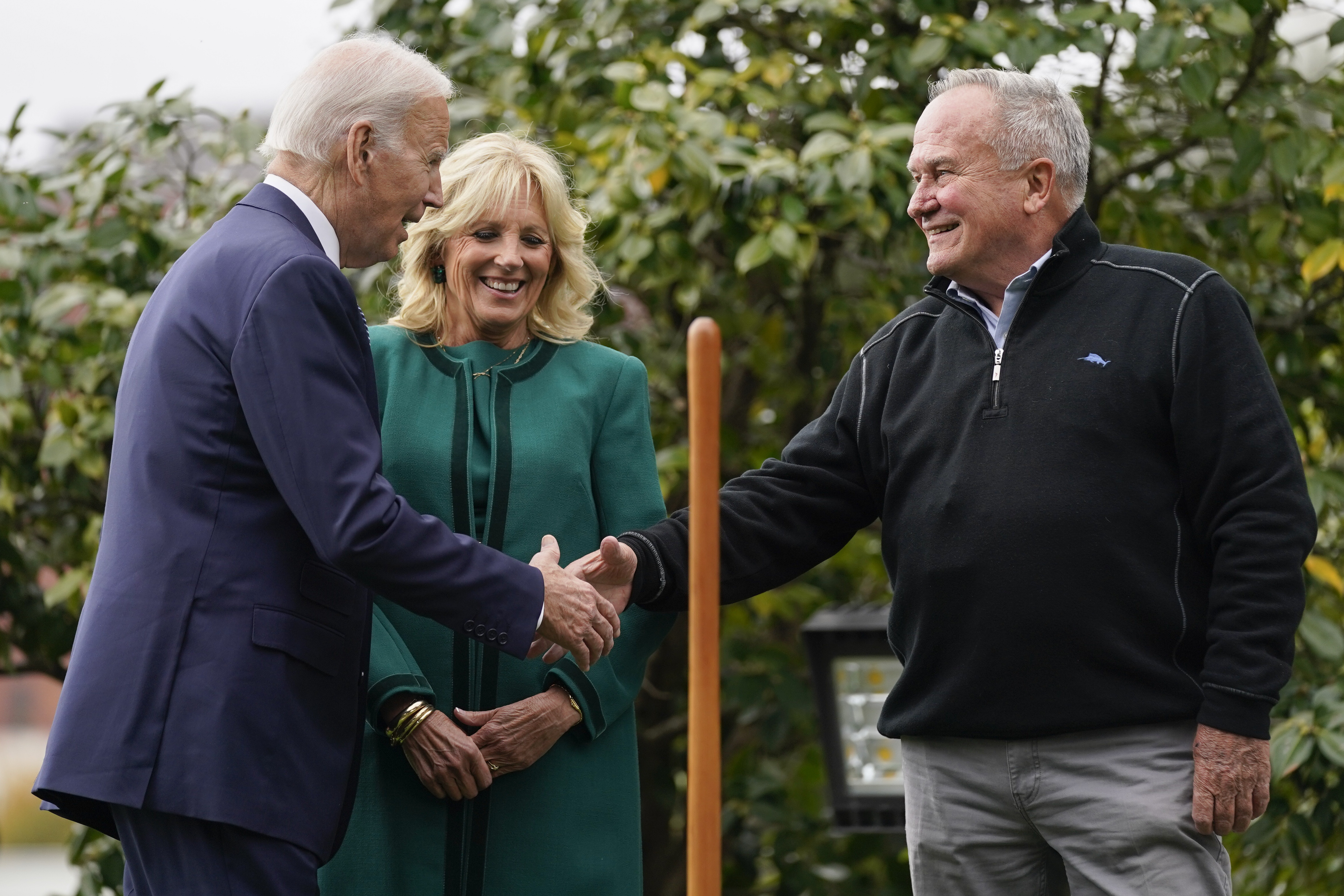 Bidens Honor White House Groundskeeper Dale Haney – NBC4 Washington - Vimarsana News