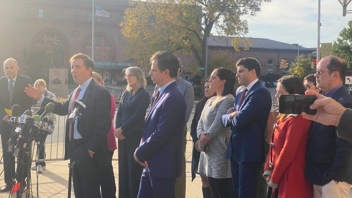 Sandy Hook Victim Families Speak Out After Verdict in Alex Jones Case – NBC4 Washington - Vimarsana News