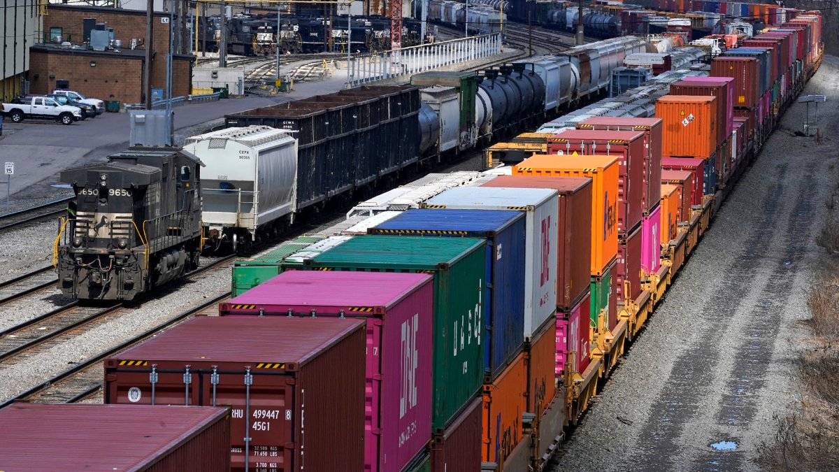 Here's How a Railroad Strike Could Cripple the US Economy in Just 2 Weeks – NBC4 Washington - Vimarsana News