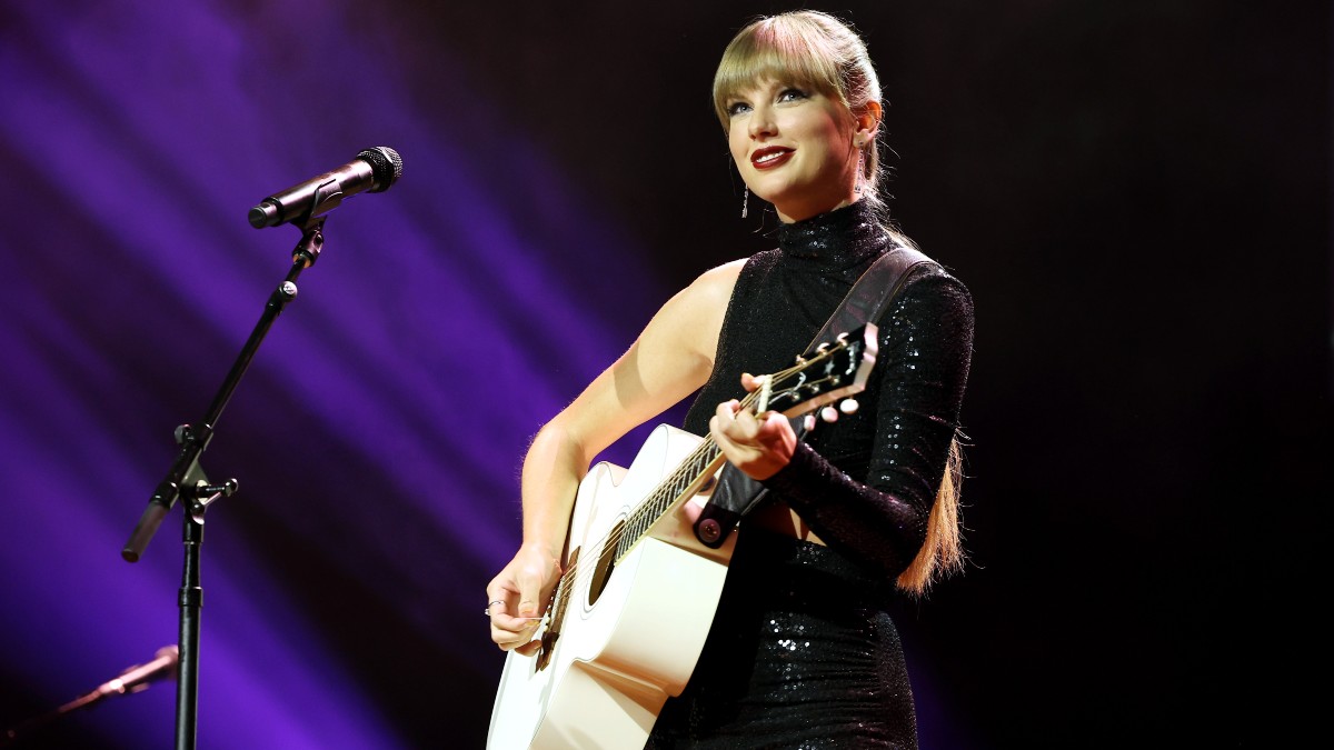 Local Institutions Beg Taylor Swift to Bring Tour to DC Area