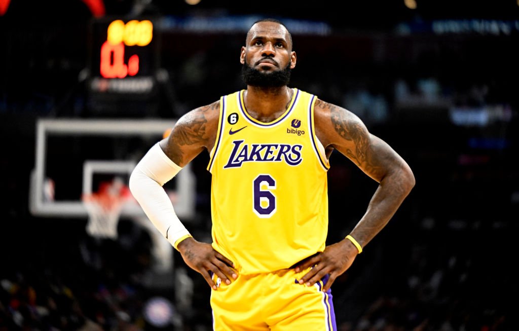 Twitter Struggles With Accounts Impersonating People Like LeBron James – NBC4 Washington - Vimarsana News