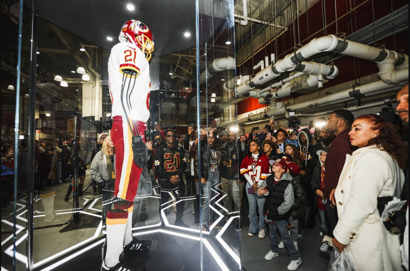 NFL World Reacts to Commanders' Sean Taylor Statue Unveiling