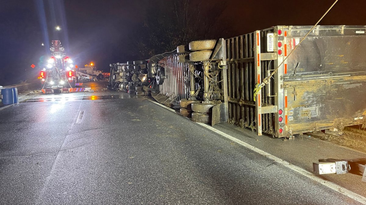 Truck Overturns on Southbound BWParkway, Lanes Blocked at MD201