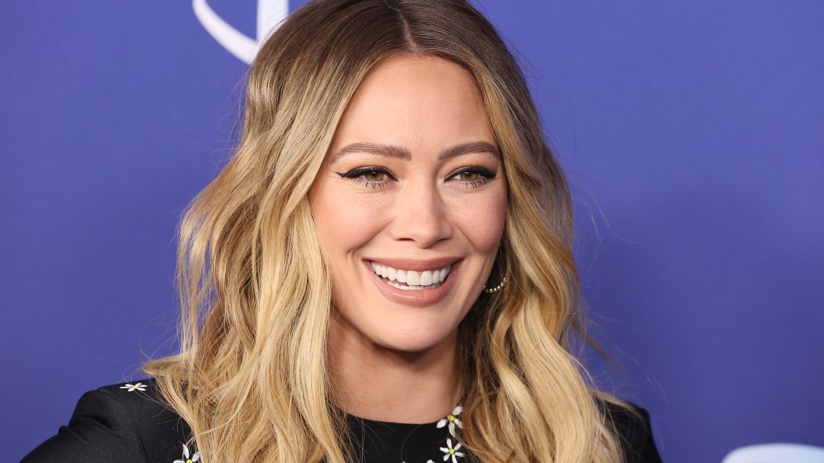 Hilary Duff Recalls ‘Horrifying' Eating Disorder Battle At Age 17 ...