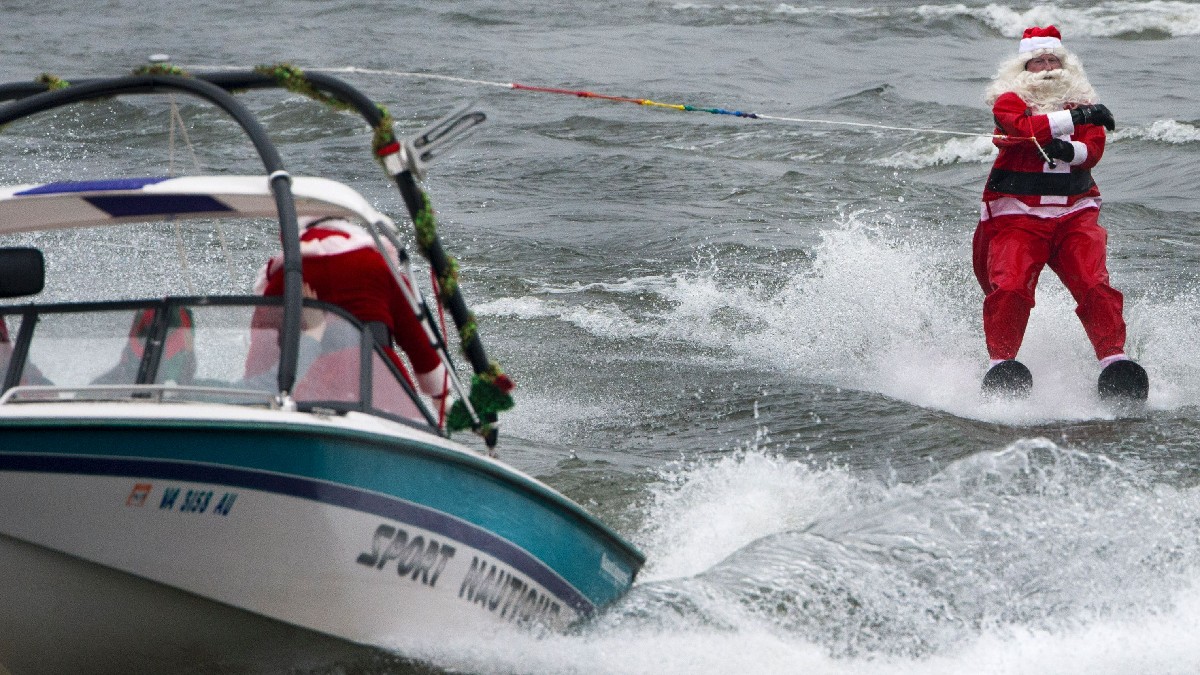 Santa’s Christmas Eve WaterSkiing Makes a Splash in Alexandria NBC4