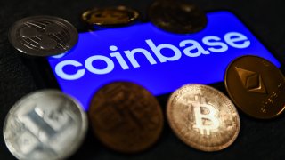 Singapore has granted Coinbase regulatory approval to run cryptocurrency-related services in the island state. It is a big win for Coinbase as it continues to expand internationally despite continued pressure on the crypto market.