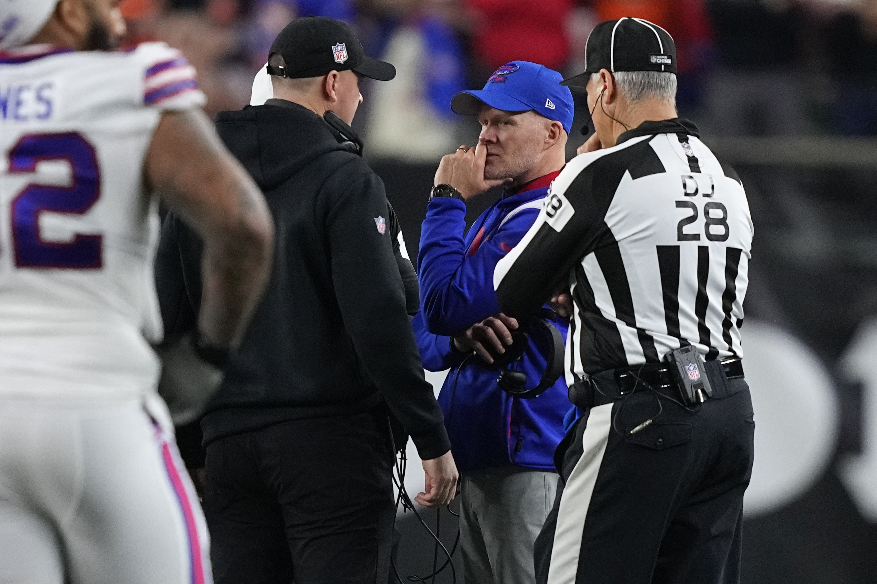 Buffalo Bills Safety Damar Hamlin Collapses After Mid-Game Collision – NBC  Sports Chicago