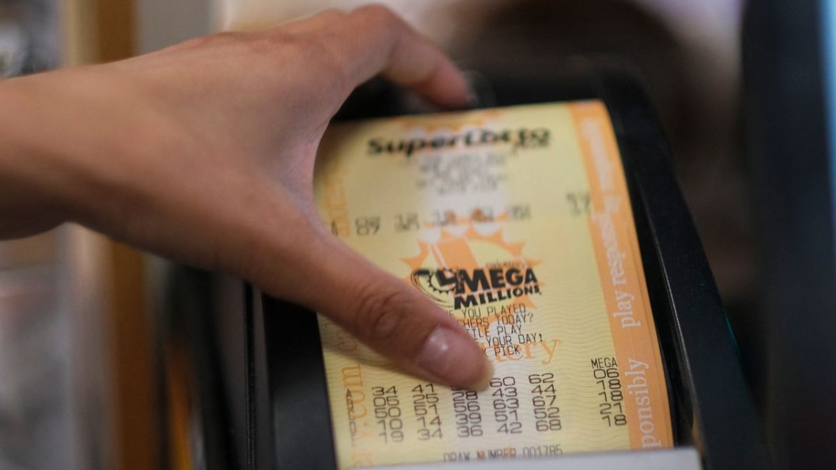 Winning ticket for 1.58 billion Mega Millions jackpot sold in Florida