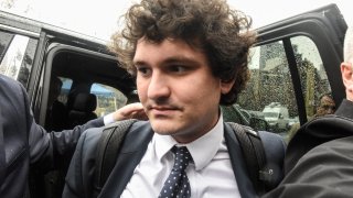 Former FTX chief executive Sam Bankman-Fried (C) arrives to enter a plea before US District Judge Lewis Kaplan in the Manhattan federal court, New York, January 3, 2023.