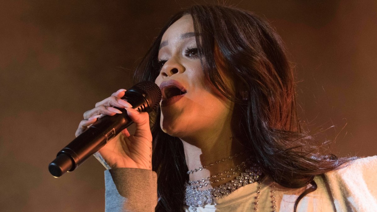 2023 Super Bowl Halftime Show: Everything to Know About Rihanna's ...