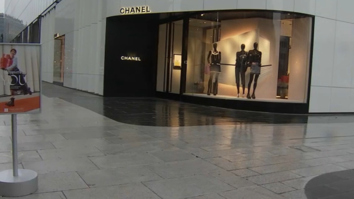 Flash Mob Robs Chanel Store in DC; Police Look for 10-15 Suspects – NBC4  Washington