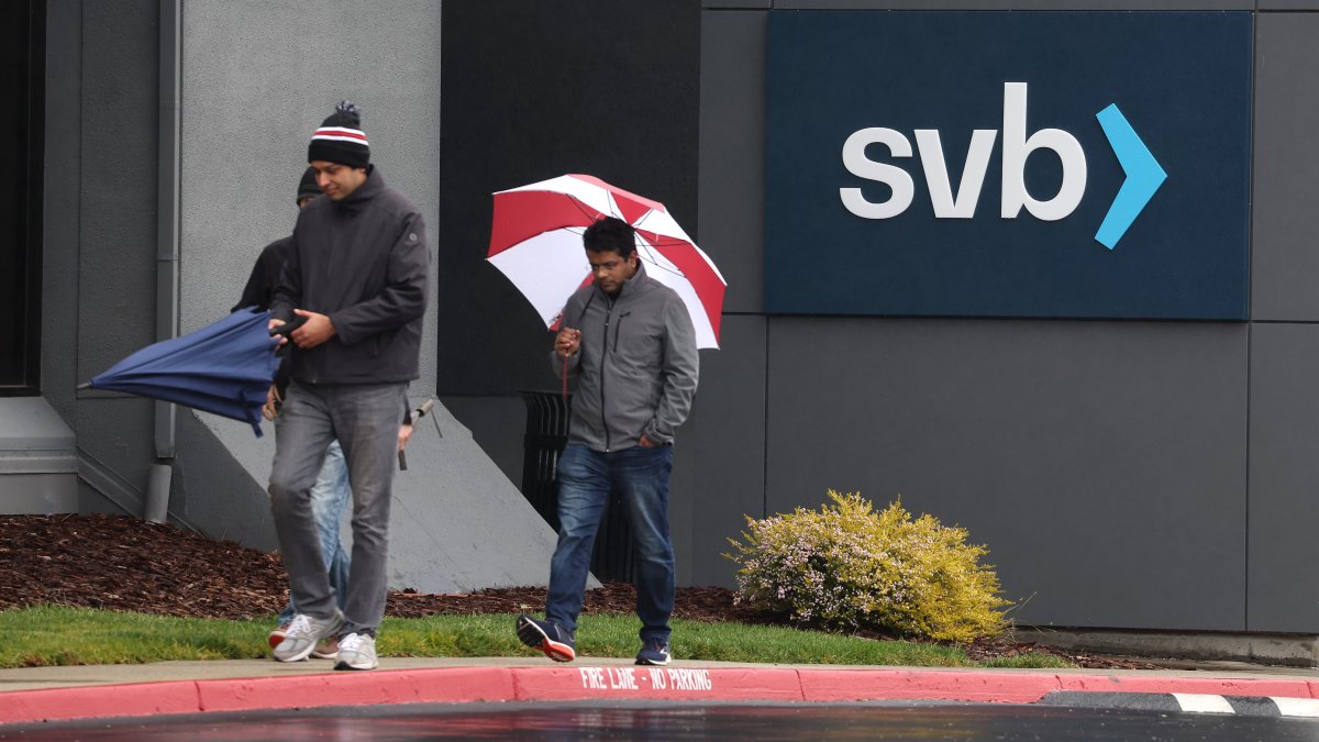 Here's How the Second-Biggest Bank Collapse in U.S. History Happened in Just 48 Hours - Vimarsana News