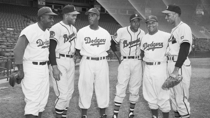 Video Denzel Washington pays tribute to Jackie Robinson at Dodger