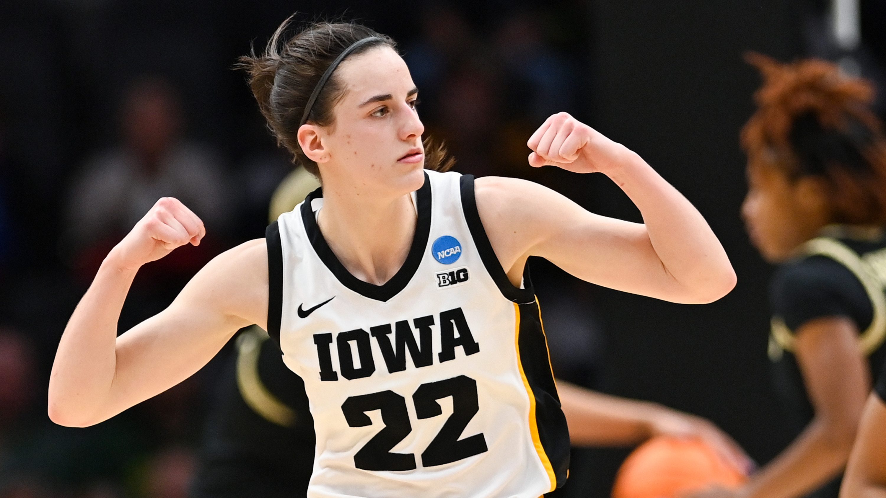 With first Big Ten title on line, Caitlin Clark finds another way