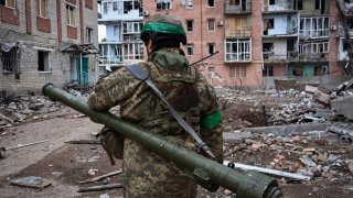 Ukrainian soldier carries a portable anti-aircraft missile system in the area of the heaviest battles with the Russian invaders in Bakhmut, Donetsk region, Ukraine, Wednesday, March 15, 2023.