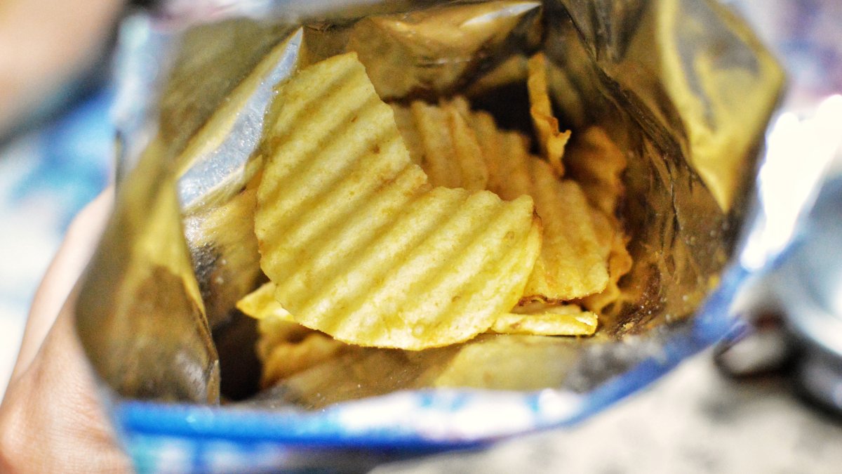 The Real Reason Why Your Bag of Chips Has So Much Air – NBC4 Washington - Vimarsana News