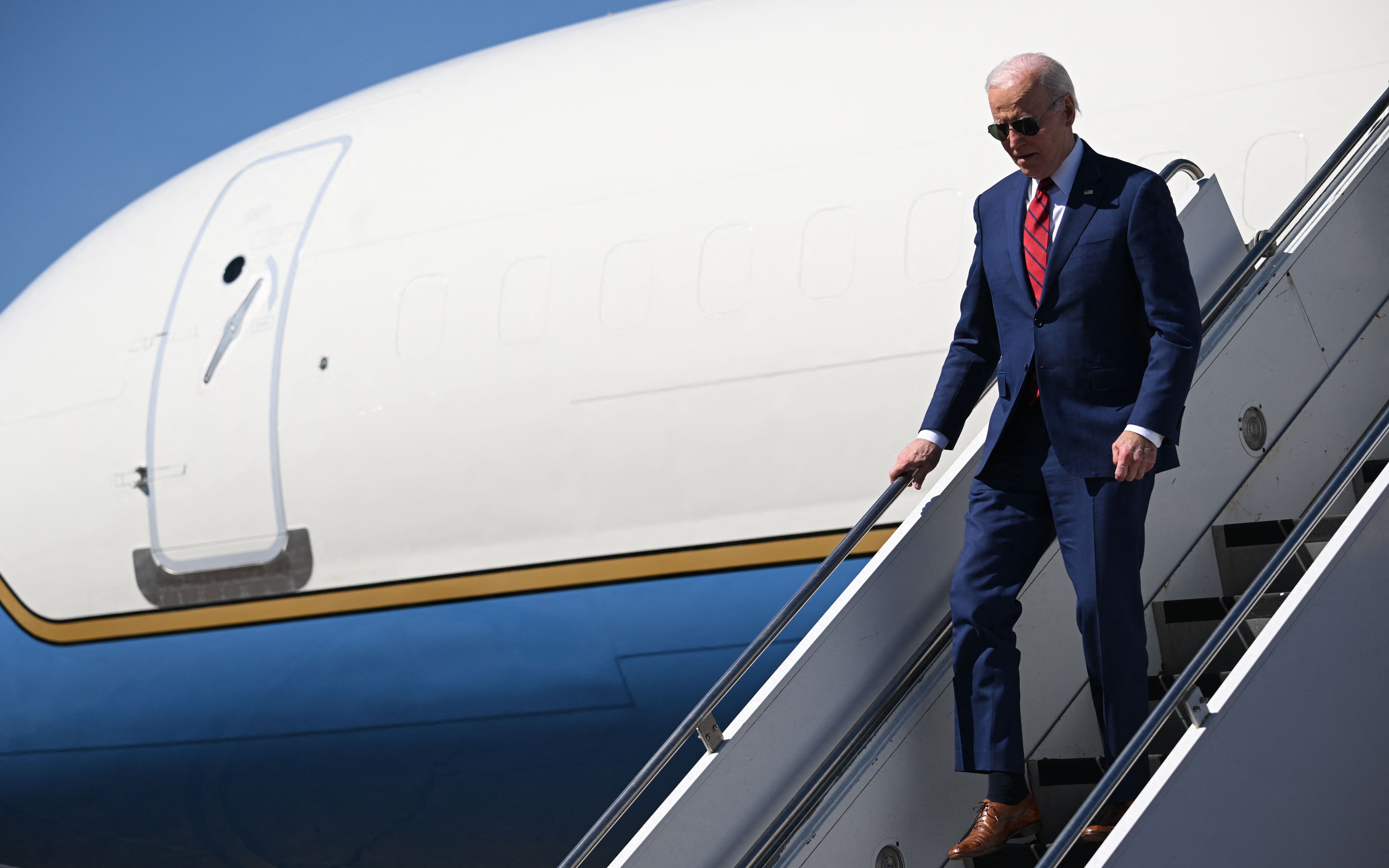 Biden scraps Trump's Air Force One paint scheme