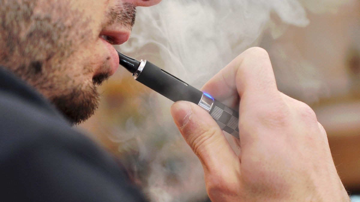hiccups when smoking cigarettes Are frequent hiccups a sign of GERD?