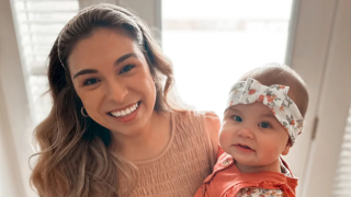 Alyssa Smythe and her 11-month-old daughter Aria go TikTok viral for a moment many mothers can relate to.