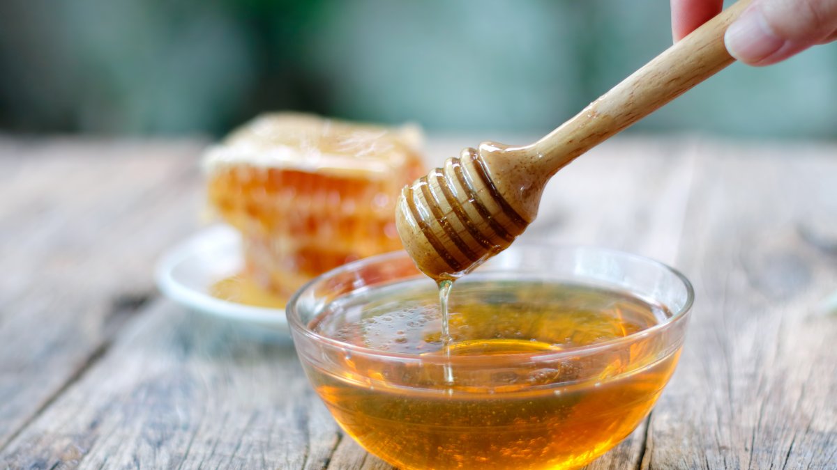 Some People Swear by Honey to Treat Seasonal Allergies. Does It Work? – NBC4 Washington - Vimarsana News