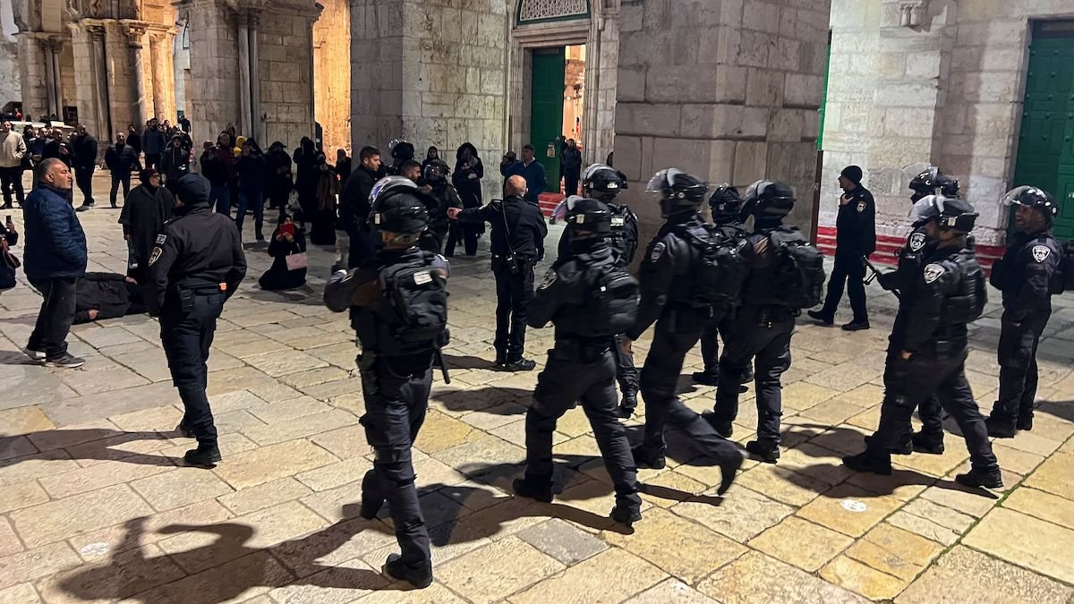 Israeli Forces Storm Al-Aqsa Mosque in Jerusalem, Sparking Clashes – NBC4 Washington - Vimarsana News