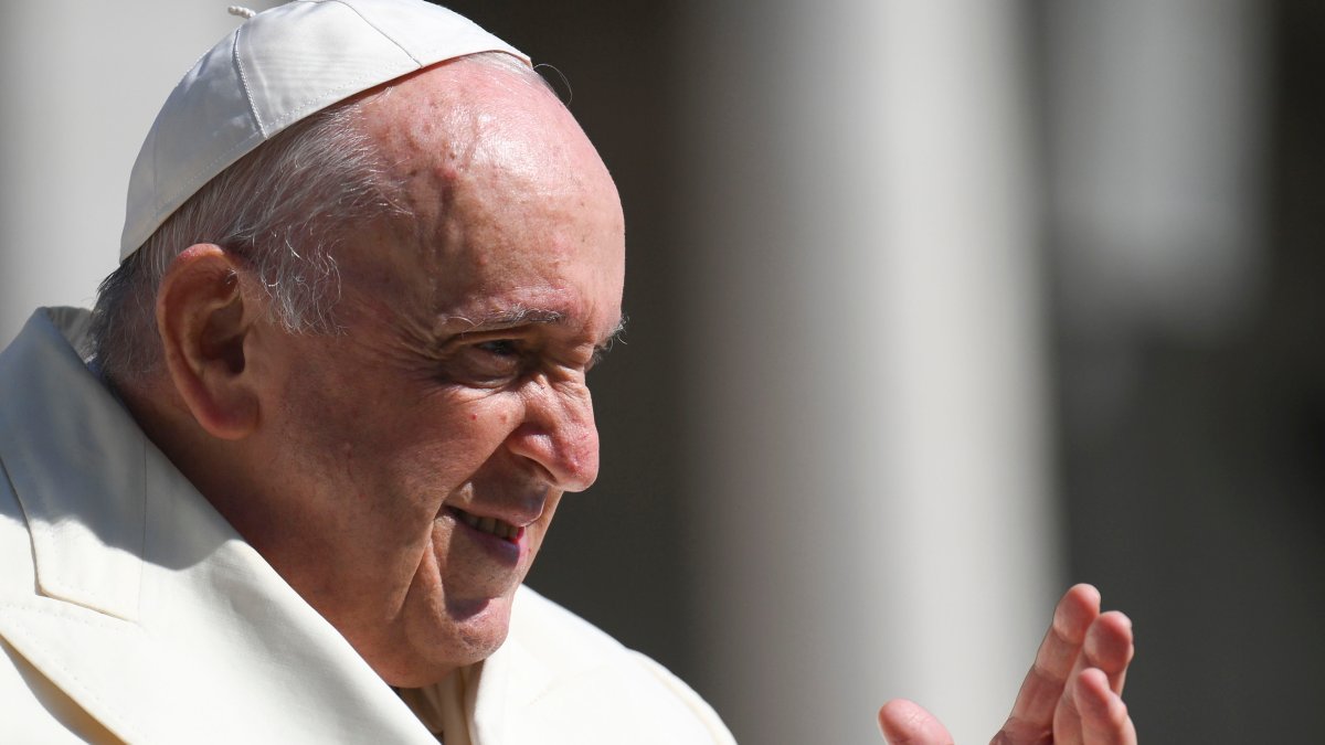 Pope Francis Visits Hungary Amid Diverging Views on Migrants, War – NBC4 Washington - Vimarsana News