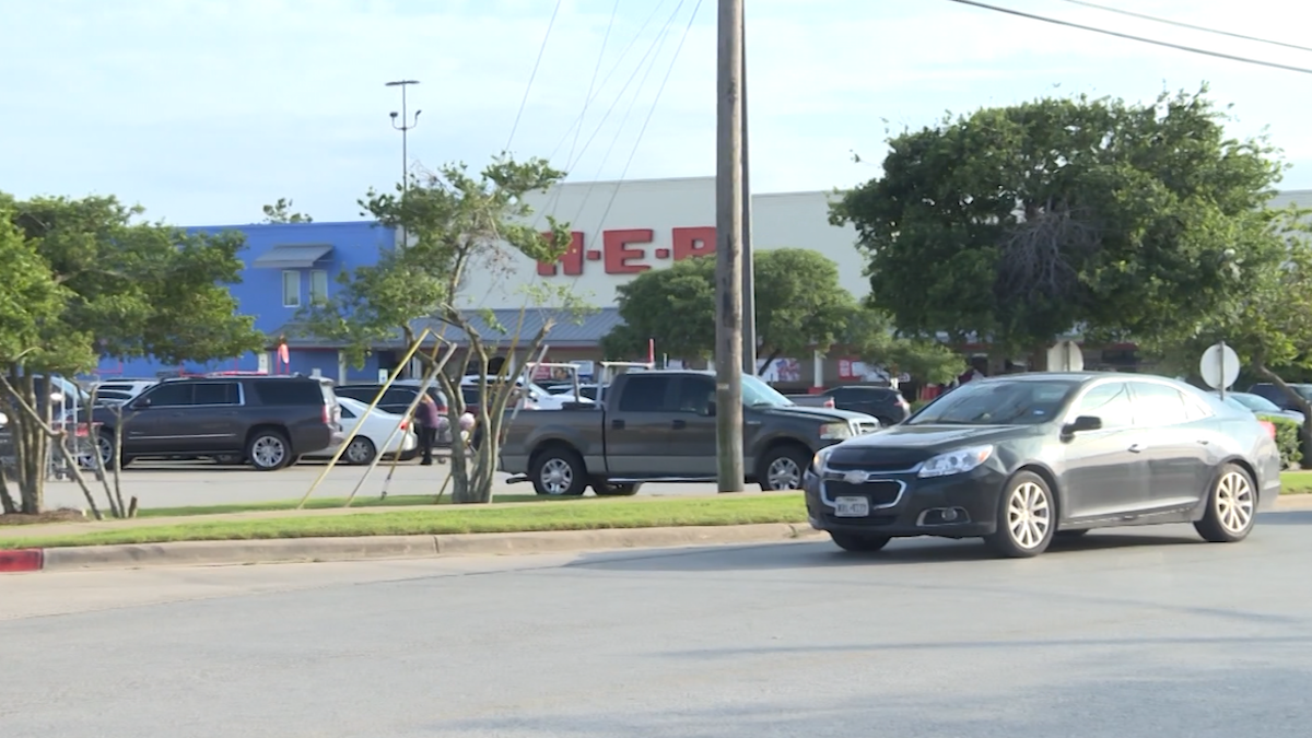Cheerleaders Shot After Getting Into Wrong Car at H-E-B Parking Lot in Elgin – NBC4 Washington - Vimarsana News