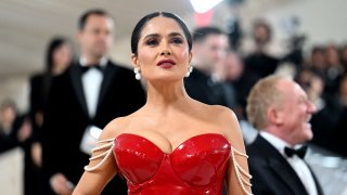 IVÁN POL on Instagram: The Secret's in the Salsa With the beautiful  @salmahayek for the 80th @goldenglobes #thebeautysandwich pre-glam facial  🥪 Using @welovecoco #chanelbeauty N°1 DE CHANEL REVITALIZING ESSENCE LE  LIFT PRO