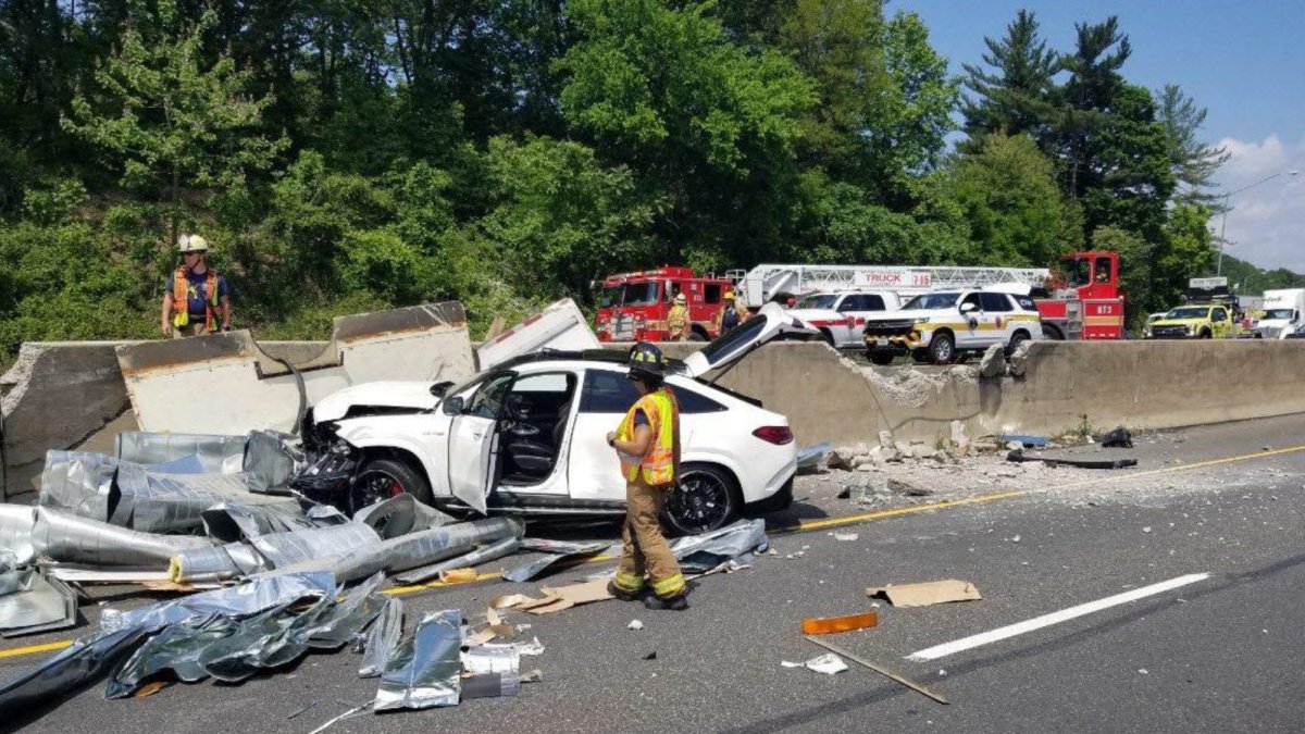3 Hurt After Truckload of Metal Spills Onto Beltway in Bethesda - Vimarsana News