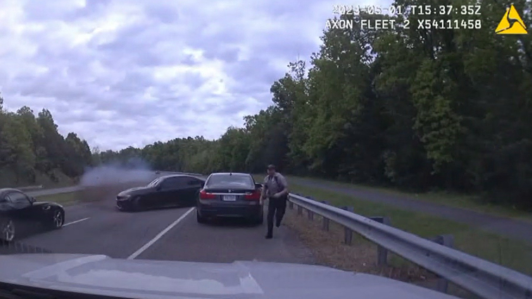 Dash-Cam Video Shows Car Nearly Hit Fairfax County Officer – NBC4