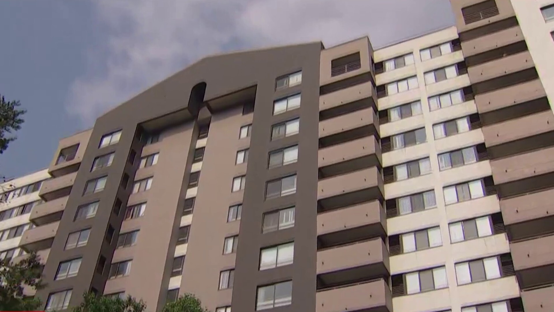 Child dies after fall from Alexandria apartment tower – NBC4 Washington
