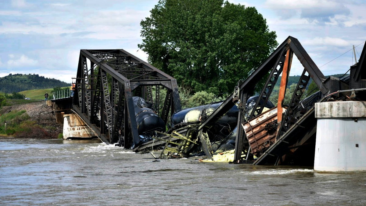 Montana bridge collapse: Freight train plunges into Yellowstone river – NBC4 Washington - Vimarsana News