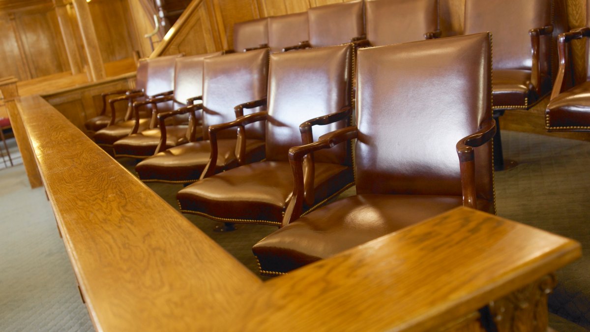 Oklahoma judge caught on video texting and scrolling on phone during trial – NBC4 Washington - Vimarsana News