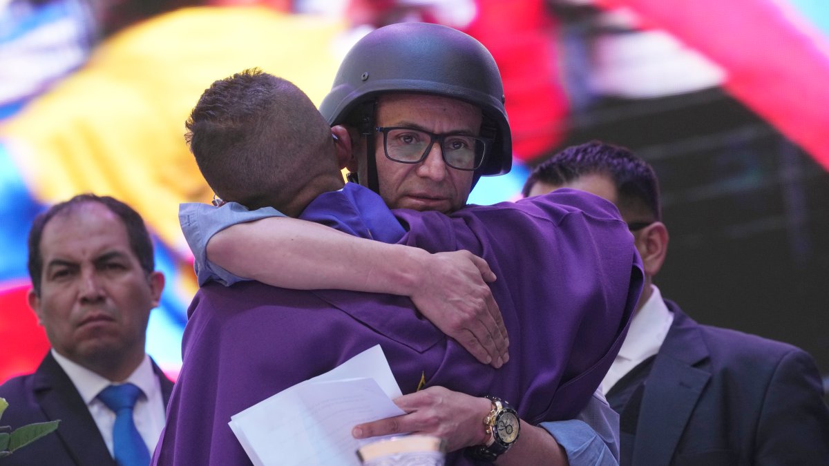 Ecuadorians are choosing a new president amid increasing violence – NBC4 Washington - Vimarsana News