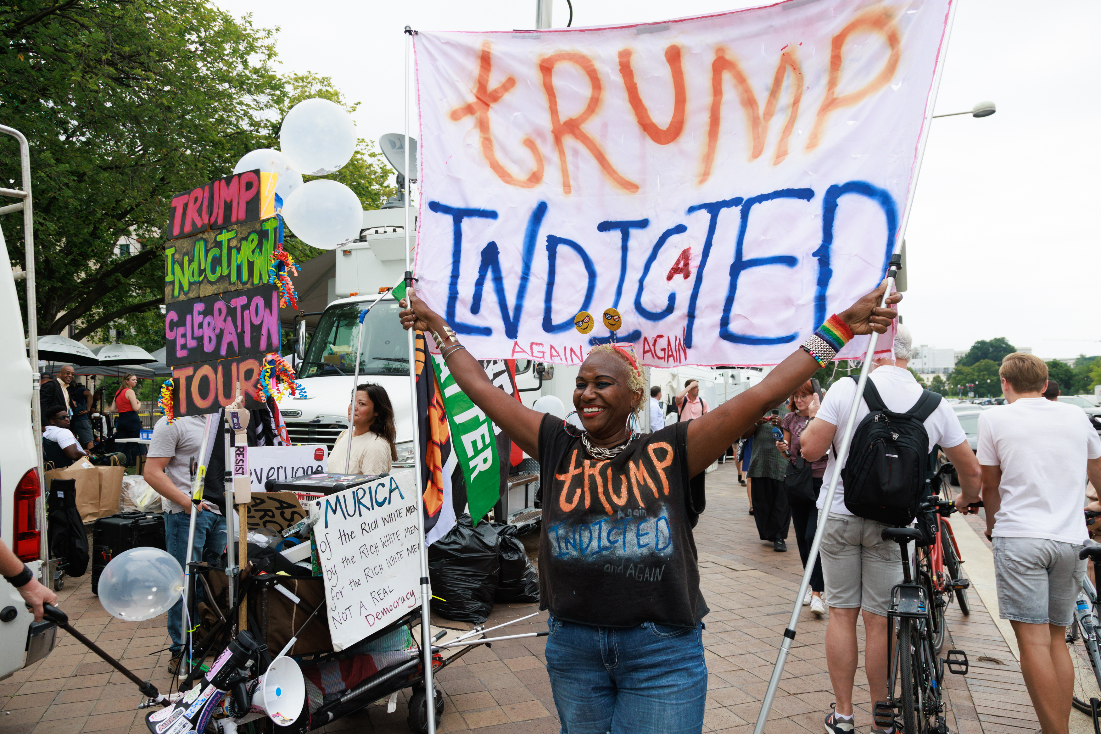 WASHINGTON DC, UNITED STATES – AUGUST 03: Anti-Trump and pro-Trump groups stage demonstrations outside of the Elijah Barrett Prettyman Federal Courthouse ahead of former US President Donald Trump’s arrival in Washington D.C., United States on August 3, 2023. Former US President Donald Trump was indicated for arraignment on conspiracy and obstruction federal charges related to the January 6, 2021 US Capitol riots. (Photo by Bryan Dozier/Anadolu Agency via Getty Images)