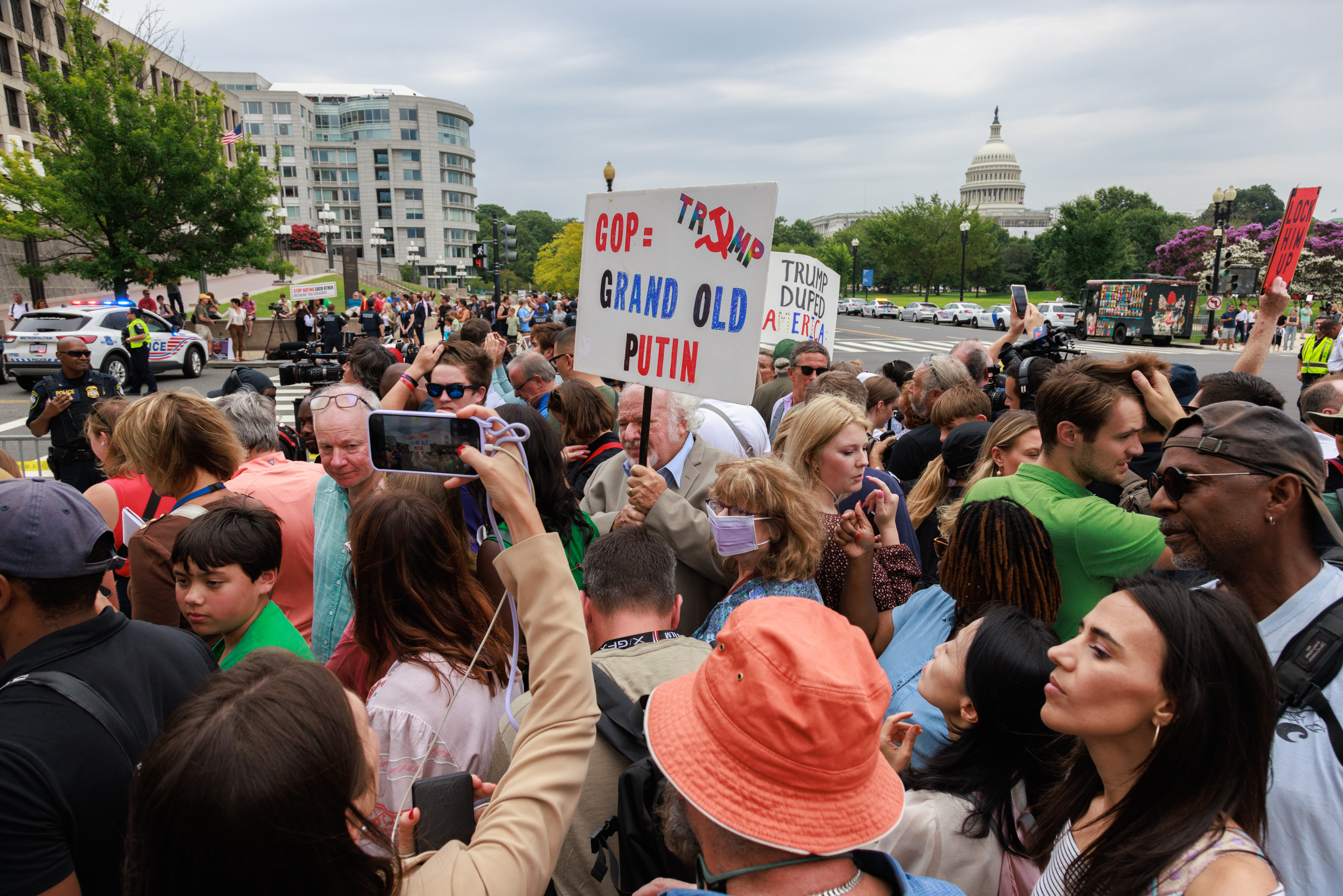 âââââââWASHINGTON DC, UNITED STATES – AUGUST 03: Crowds gather outside of the Elijah Barrett Prettyman Federal Courthouse in Washington, D.C., on August 3, 2023. Former US President Donald Trump was indicated for arraignment on conspiracy and obstruction federal charges related to the January 6, 2021 US Capitol riots. (Photo by Bryan Dozier/Anadolu Agency via Getty Images)
